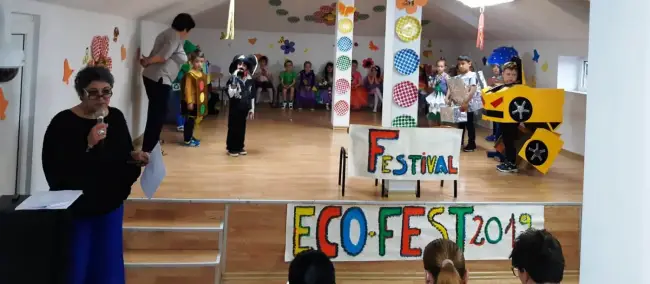 Foto Preşcolarii de la GPP nr. 2 Slatina au îmbrăcat costume din materiale reciclabile, în cadrul unui festival eco