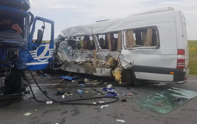 Foto Cine a fost de vină pentru producerea accidentului cu şase autovehicule şi 19 victime, produs marţi la Priseaca