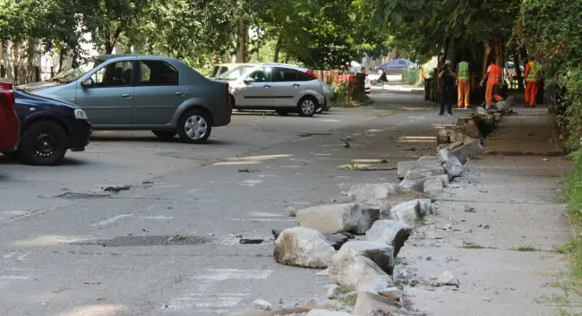 Foto FOTO. Lucrările de asfaltare în cartierul Toamnei, demarate. Moţ a cerut constructorului un termen de execuţie mai scurt: „O să veniţi la primărie şi o să cereţi bani, o să vă plătesc la fel de repede cum finalizaţi”