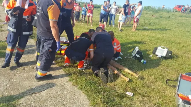 Foto FOTO&VIDEO. Două fetițe de 9 și 14 ani, înecate într-un pârâu de lângă stadionul din Caracal. Copilele sunt resuscitate de salvatori