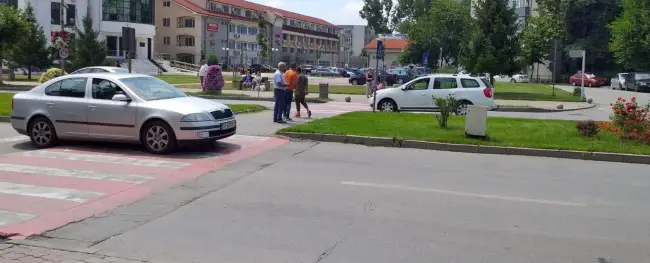 Foto FOTO. Adjunctul Poliţiei Locale Slatina, fără permis după un accident pe trecerea de pietoni