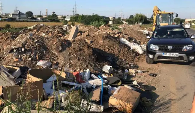 Foto Zonă de la intrarea în Caracal dinspre Bucureşti, salubrizată de municipalitate