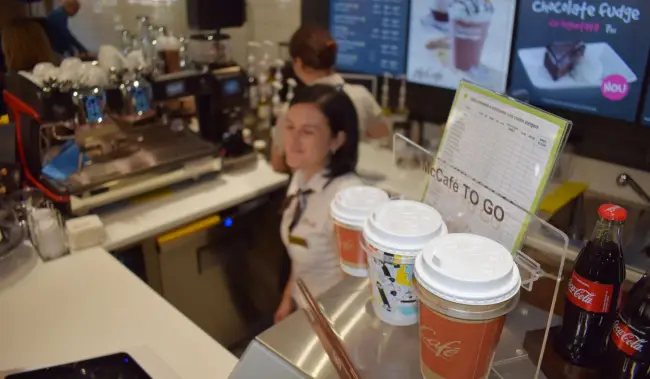 Foto FOTO. Sute de persoane, la deschiderea restaurantului McDonald’s din Slatina 