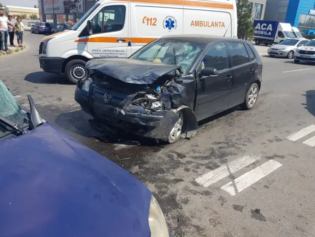 Foto FOTO. Accident rutier cu mai multe victime, în zona magazinului Dedeman din Slatina