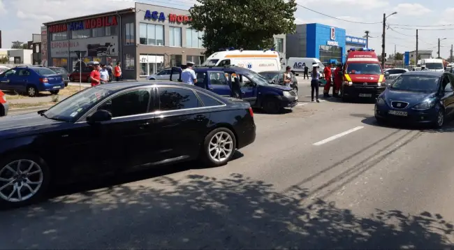 Foto FOTO. Accident rutier cu mai multe victime, în zona magazinului Dedeman din Slatina