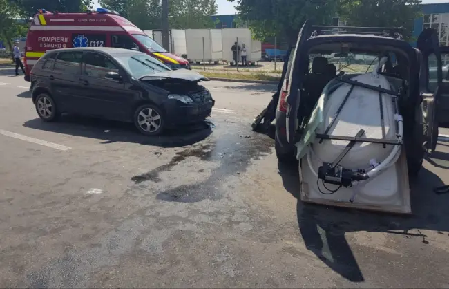 Foto FOTO. Accident rutier cu mai multe victime, în zona magazinului Dedeman din Slatina