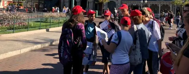 Foto Elevii din Slatina câştigători ai Disney Cup au ajuns la Disneyland Paris