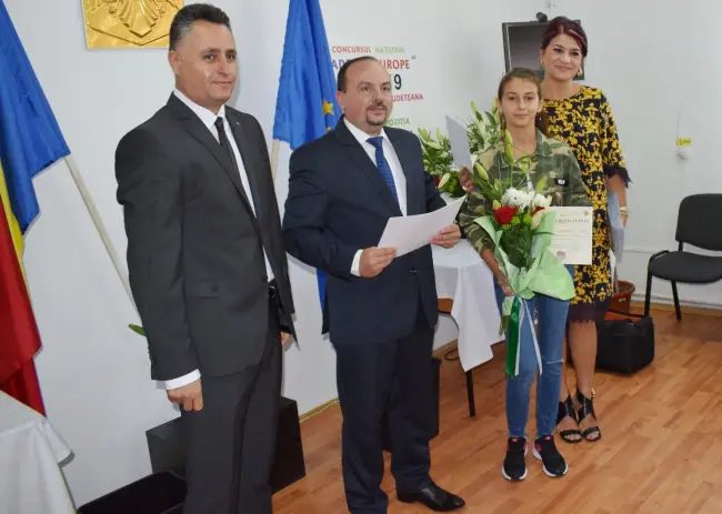 Foto FOTO. Valorile judeţului, premiate. Elevii de zece la Evaluare şi Bacalaureat au primit bani, diplome şi flori