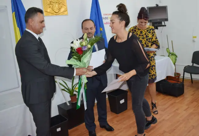 Foto FOTO. Valorile judeţului, premiate. Elevii de zece la Evaluare şi Bacalaureat au primit bani, diplome şi flori