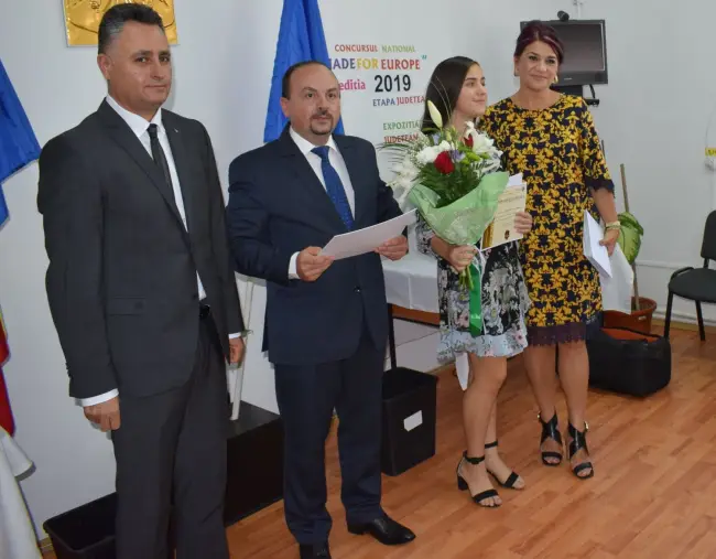 Foto FOTO. Valorile judeţului, premiate. Elevii de zece la Evaluare şi Bacalaureat au primit bani, diplome şi flori