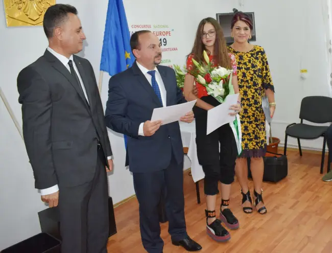 Foto FOTO. Valorile judeţului, premiate. Elevii de zece la Evaluare şi Bacalaureat au primit bani, diplome şi flori