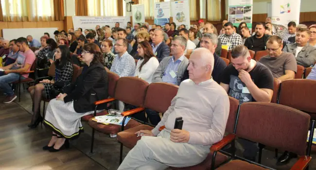 Foto Mai multe soluţii de finanţare pentru dezvoltarea comunelor oltene, prezentate fermierilor din judeţ