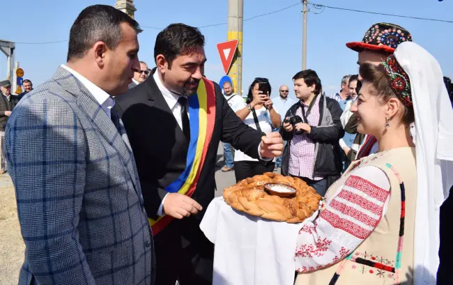 Foto FOTO. Începu ediţia jubiliară a Festivalului „Oltenii &... Restu’ Lumii”. Slatina, capitala umorului de un sfert de veac