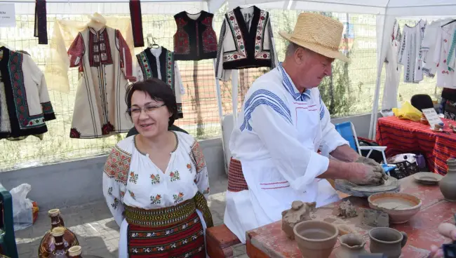 Foto FOTO. Începu ediţia jubiliară a Festivalului „Oltenii &... Restu’ Lumii”. Slatina, capitala umorului de un sfert de veac