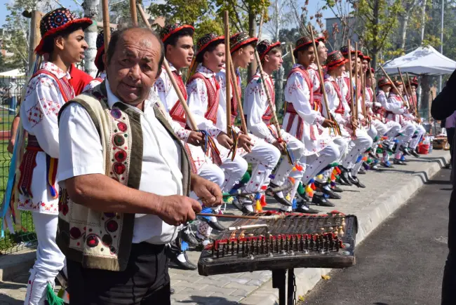 Foto FOTO. Începu ediţia jubiliară a Festivalului „Oltenii &... Restu’ Lumii”. Slatina, capitala umorului de un sfert de veac