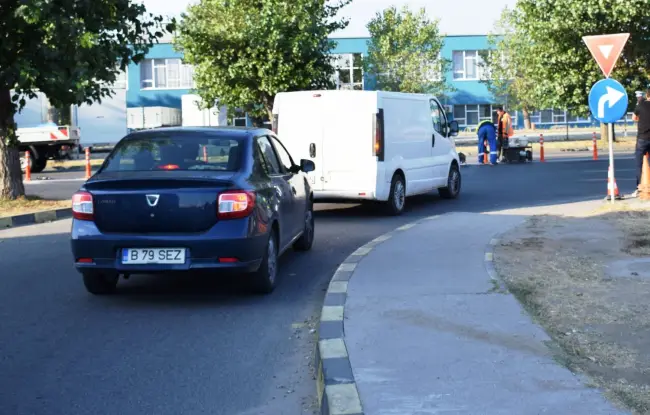 Foto FOTO. Primăria Slatina a montat separatoare de sens pe strada Cireaşov, în zona Dedeman. Decizia, în urma mai multor accidente petrecute acolo