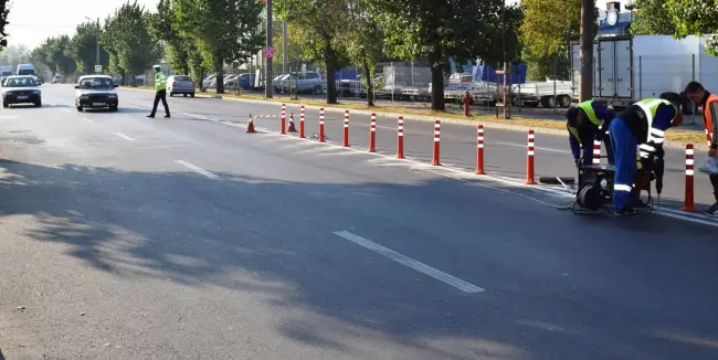 Foto FOTO. Primăria Slatina a montat separatoare de sens pe strada Cireaşov, în zona Dedeman. Decizia, în urma mai multor accidente petrecute acolo