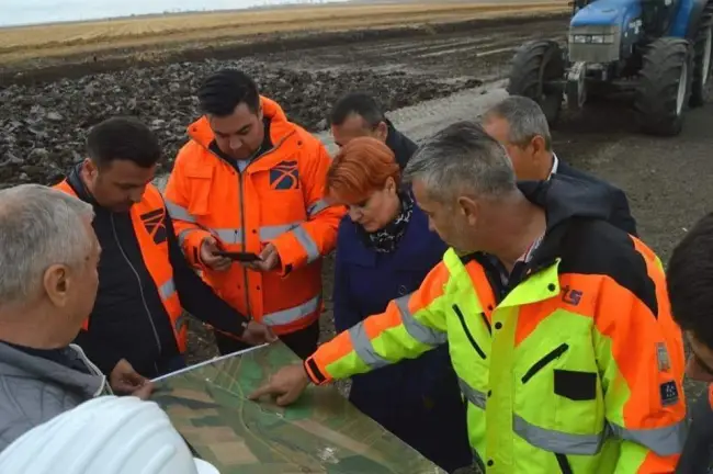 Foto Cuc, Marius Oprescu și Olguța Vasilescu, vizită pe șantierul Drumului Expres Craiova-Pitești