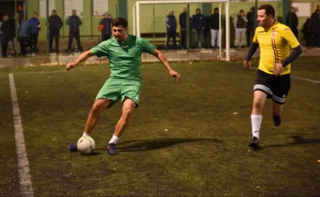 Foto Echipa Old Boys, câştigătoarea turneului de minifotbal „Liga TSD Slatina”. Meciul demonstrativ, încheiat cu o remiză