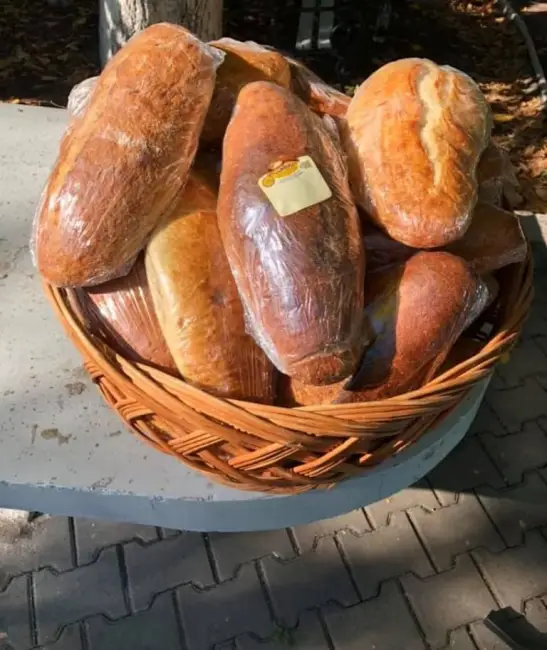 Foto Pâine gratuită pentru nevoiaşi, în fiecare zi, la o biserică din Slatina