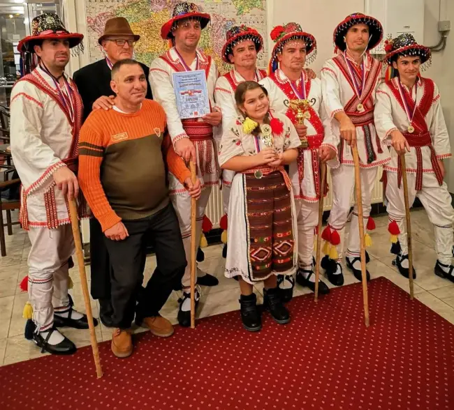 Foto Ansamblul „Acidava” Piatra-Olt, locul I la un festival internaţional de folclor din Praga