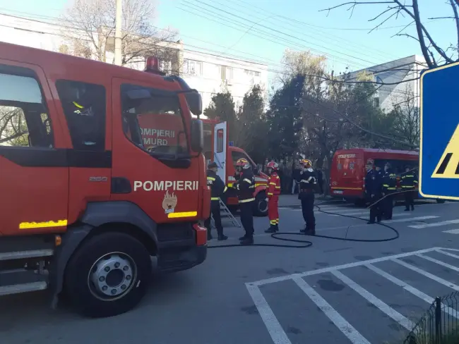 Foto Secţia de Psihiatrie a Spitalului Slatina, de pe strada Drăgăneşti, evacuată din cauza unei sesizări că sunt scăpări de gaze