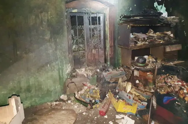 Foto FOTO. Incendiu la o locuinţă din Osica de Sus. Doi bărbaţi au ajuns la spital