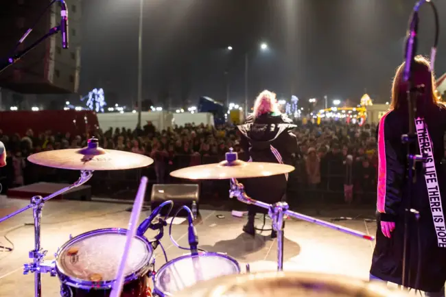 Foto Sute de slătineni, la concertul Ioanei Anuţa din Târgul de Crăciun 