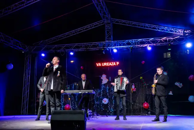 Foto FOTO. Dinu Iancu Sălăjanu, concert în Târgul de Crăciun din Slatina