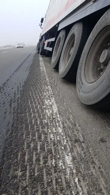 Foto Trafic blocat la Găneasa pentru repunerea pe carosabil a unui autotren