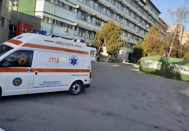 Foto FOTO. Spitalul Slatina, Scenariul 3 de COVID-19. Relocări de secţii, zonă de triaj, fără operaţii programate, măsuri fără precedent