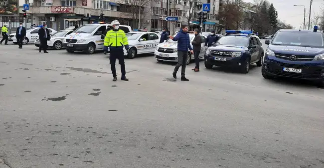 Foto VIDEO. Slătinenii, îndemnaţi să stea în casă. Forţele de ordine au pus în aplicare interdicţiile de circulaţie în afara locuinţei