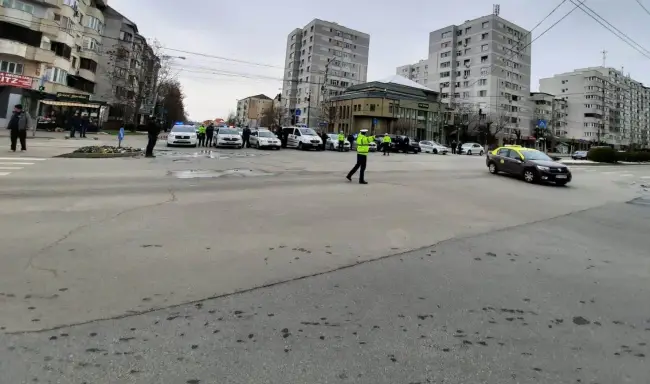 Foto VIDEO. Slătinenii, îndemnaţi să stea în casă. Forţele de ordine au pus în aplicare interdicţiile de circulaţie în afara locuinţei