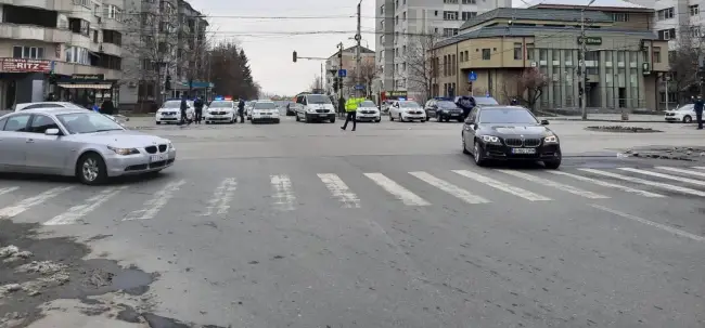 Foto VIDEO. Slătinenii, îndemnaţi să stea în casă. Forţele de ordine au pus în aplicare interdicţiile de circulaţie în afara locuinţei