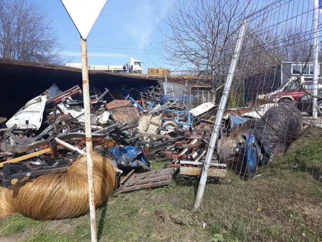 Foto VIDEO. Cum arată TIR-ul răsturnat, la ieşirea din Slatina spre Brebeni