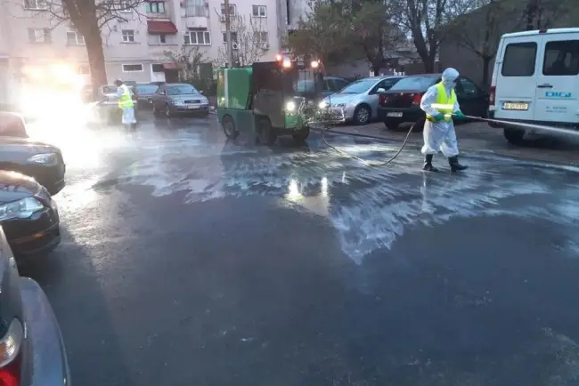 Foto FOTO. Dezinfecţie în Slatina, pe toată perioada stării de urgenţă