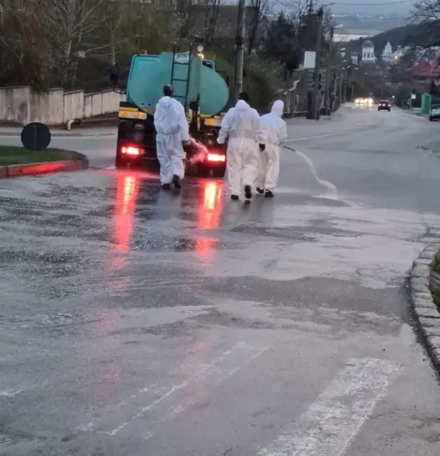 Foto FOTO. Dezinfecţie în Slatina, pe toată perioada stării de urgenţă