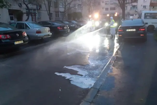 Foto FOTO. Dezinfecţie în Slatina, pe toată perioada stării de urgenţă