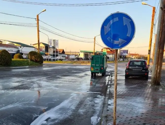 Foto FOTO. Primarul Slatinei: „Combatem coronavirusul dezinfectând domeniul public, în fiecare zi”