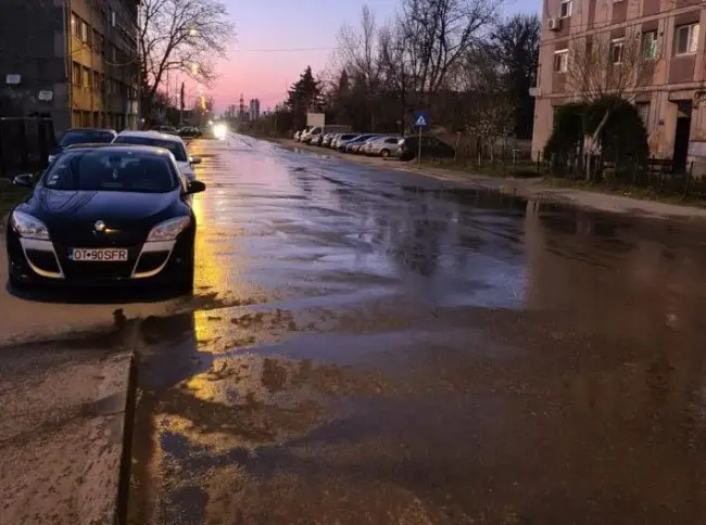 Foto FOTO. Primarul Slatinei: „Combatem coronavirusul dezinfectând domeniul public, în fiecare zi”