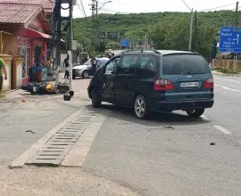 Foto VIDEO. Accident de motocicletă. Doi tineri la spital