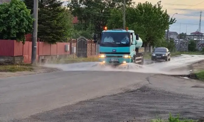 Foto FOTO. A început a cincea serie a acţiunilor de dezinfecţie şi spălare a domeniului public din Slatina