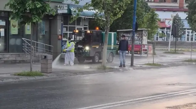 Foto FOTO. A început a cincea serie a acţiunilor de dezinfecţie şi spălare a domeniului public din Slatina