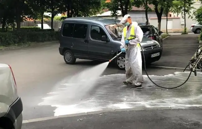 Foto Coronaviurs. Primăria Slatina continuă acţiunile de igienizare şi dezinfecţie a domeniului public