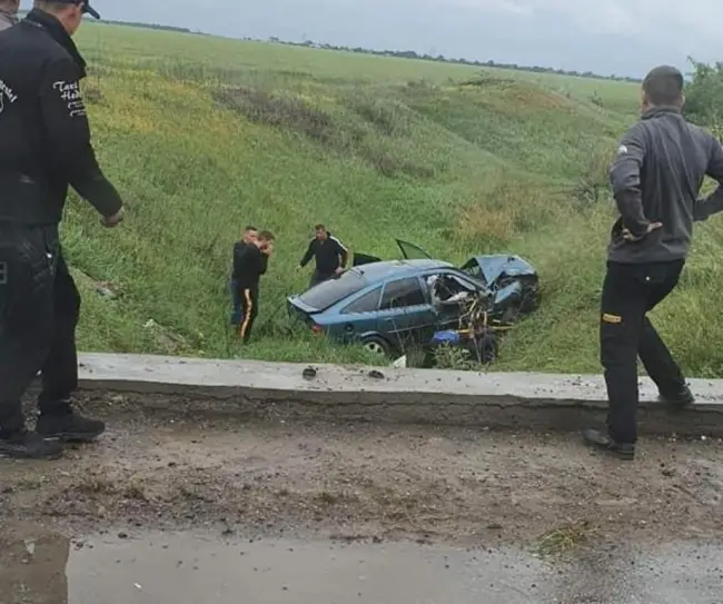 Foto Accident între Brebeni şi Schitu. O maşină s-a răsturnat