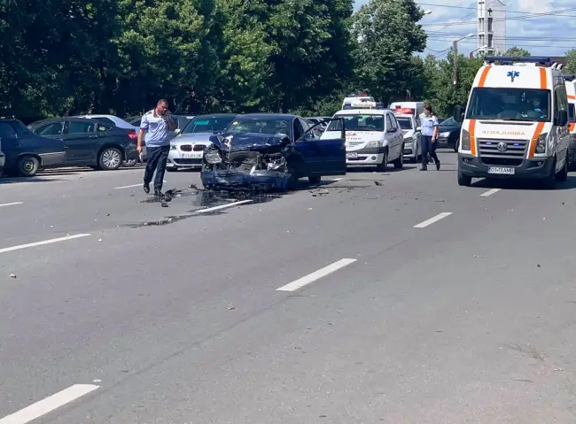 Foto FOTO. Accident rutier pe strada Cornişei din Slatina. Maşini avariate