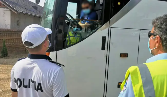 Foto FOTO. Poliţiştii olteni au aplicat amenzi, în urma acţiunilor pentru prevenirea răspândirii COVID-19