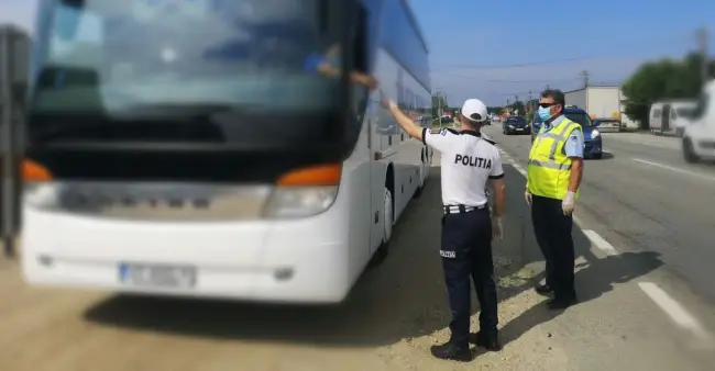 Foto FOTO. Poliţiştii olteni au aplicat amenzi, în urma acţiunilor pentru prevenirea răspândirii COVID-19