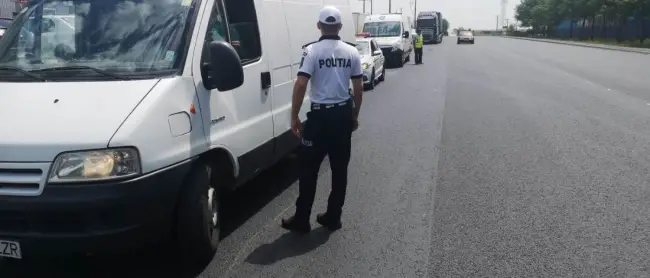 Foto FOTO. Poliţiştii olteni au aplicat amenzi, în urma acţiunilor pentru prevenirea răspândirii COVID-19