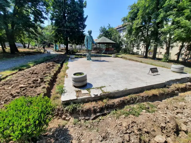 Foto FOTO. Parcul „Eugen Ionescu” din Slatina a intrat în reabilitare